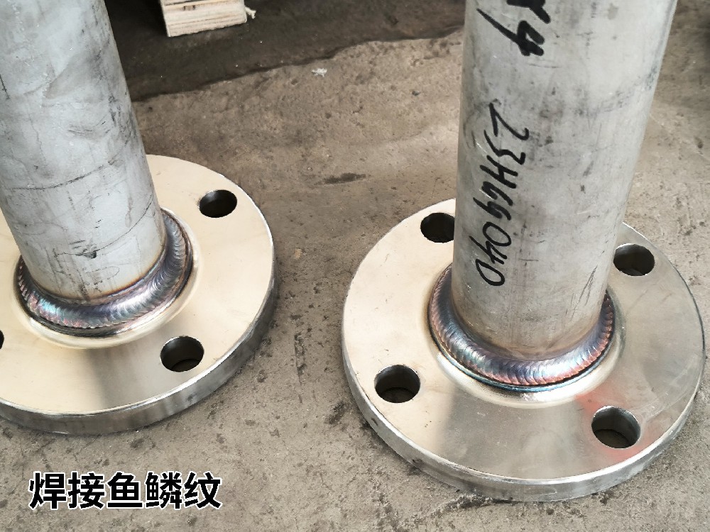 衡水客戶碳鋼壓力容器現(xiàn)場調(diào)試，工人很快學(xué)會