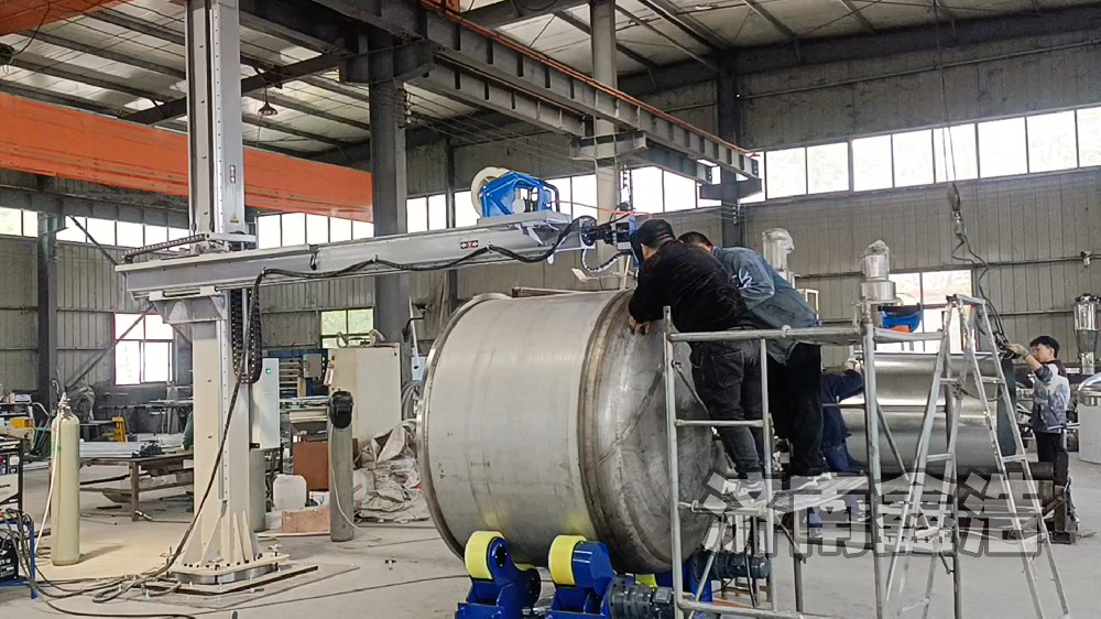 新鄉(xiāng)重型焊接操作機，無線遙控，提高效率