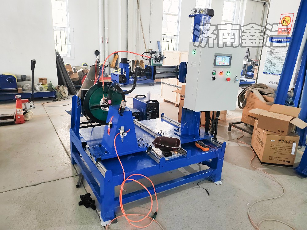 鑫浩氬弧自動焊機，智能數(shù)控，運行穩(wěn)定