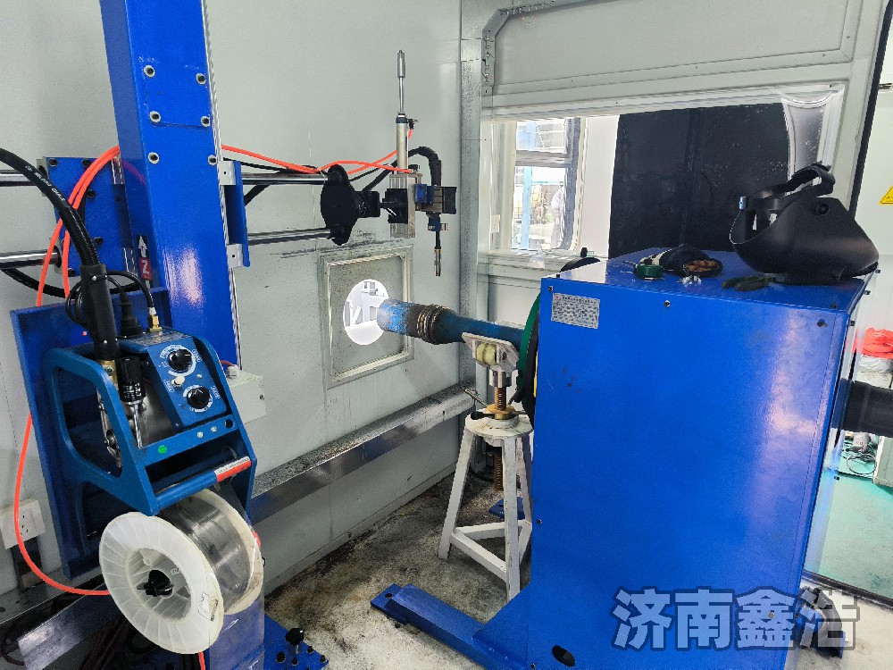 廣東客戶訂購鑫浩臥式轉(zhuǎn)臺+手動操作架定制款，提高焊接效率