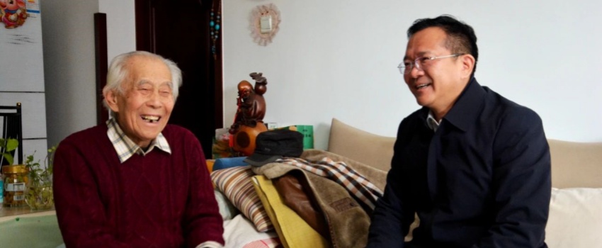 中國樂(lè )凱黨委領(lǐng)導看望慰問(wèn)樂(lè )凱老領(lǐng)導、老專(zhuān)家、老干部、老黨員及生活困難職工